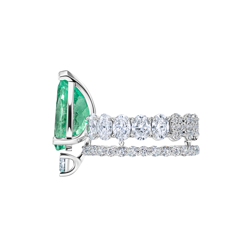 Кольцо с изумрудом и бриллиантами