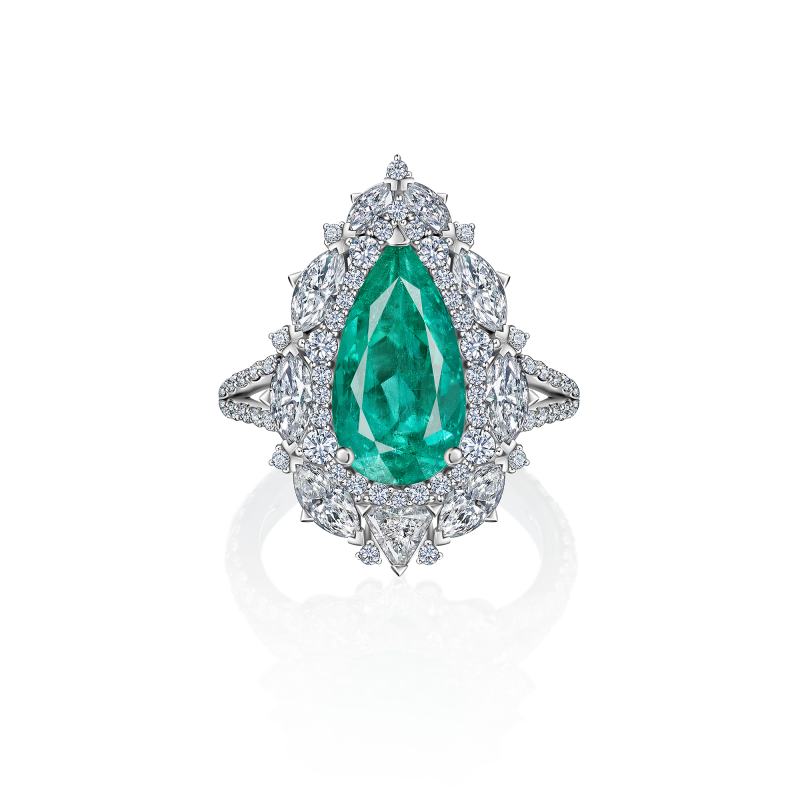 Кольцо с изумрудом и бриллиантами