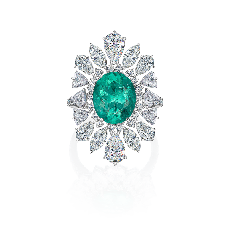 Кольцо с изумрудом и бриллиантами