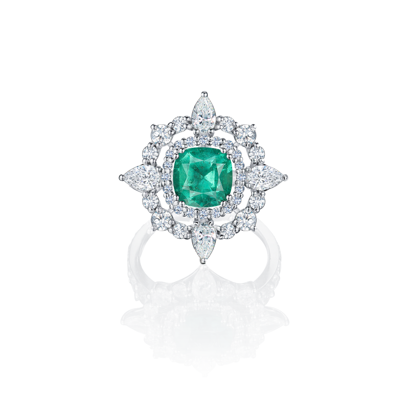 Кольцо с изумрудом и бриллиантами