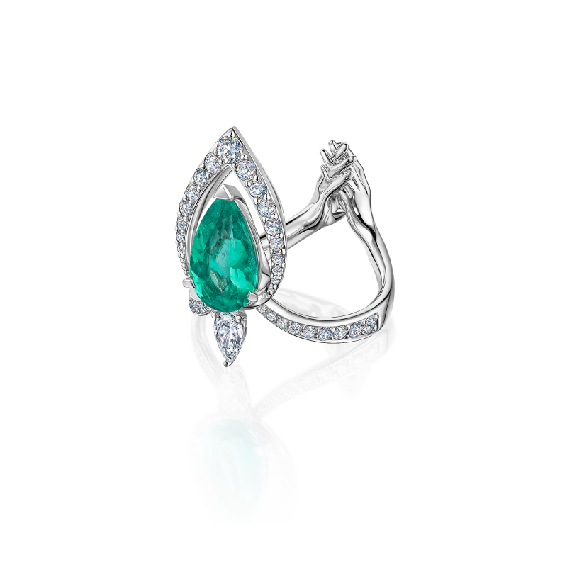 Кольцо с изумрудом и бриллиантами