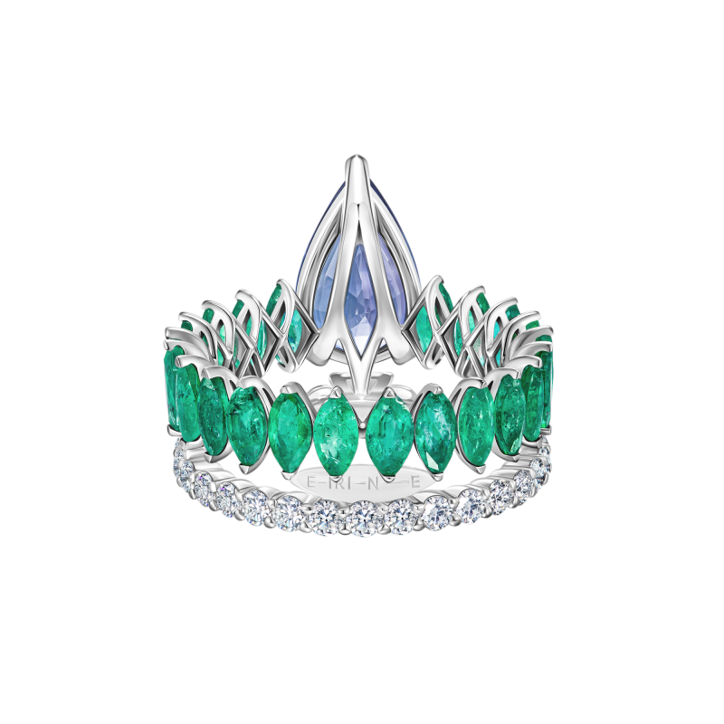 Кольцо с танзанитом, изумрудами и бриллиантами